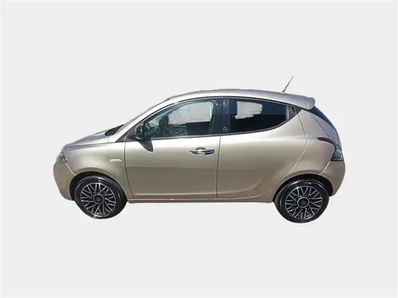 Usata Lancia Ypsilon Gold 70 CV (51 kW) 2020 Oro