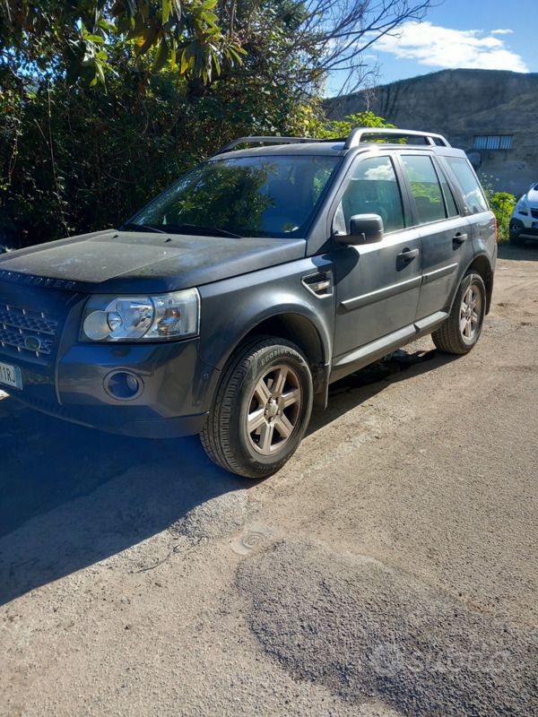 Grigio Usata 2010 Land Rover Freelander 2 SUV | 8500 € (Cara) - Immagine 1/4