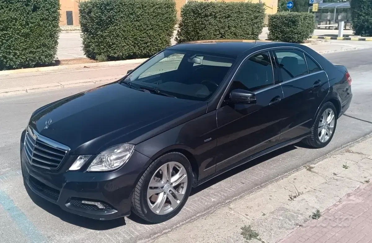 Usata Mercedes E350 231 CV (169 kW) 2010 Grigio Berlina