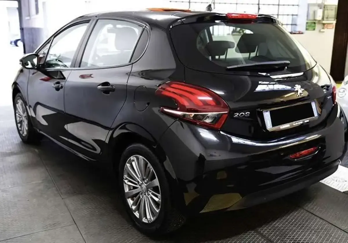 Usata Peugeot 208 Allure 75 CV (55 kW) 2016 Other Utilitaria