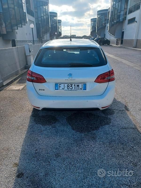 Usata Peugeot 308 SW Business-Line 120 CV (88 kW) 2017 Bianco Station wagon