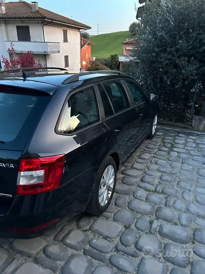 Usata Skoda Octavia 110 CV (80 kW) 2017 Nero Station wagon