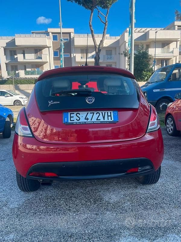 Rosso Usata 2013 Lancia Ypsilon Due volumi | 6000 € (Buon prezzo) - Immagine 1/4