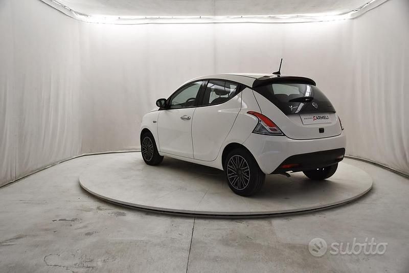 Usata Lancia Ypsilon Gold 70 CV (51 kW) 2023 Bianco Utilitaria