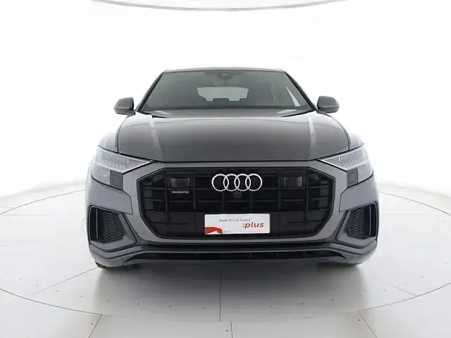 Usata Audi Q8 Sport 286 CV (210 kW) 2022 Grigio daytona perlato SUV