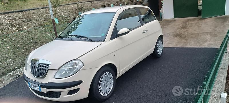 Usata 2004 Lancia Ypsilon Due volumi | 2000 € (Buon prezzo) - Immagine 1/4