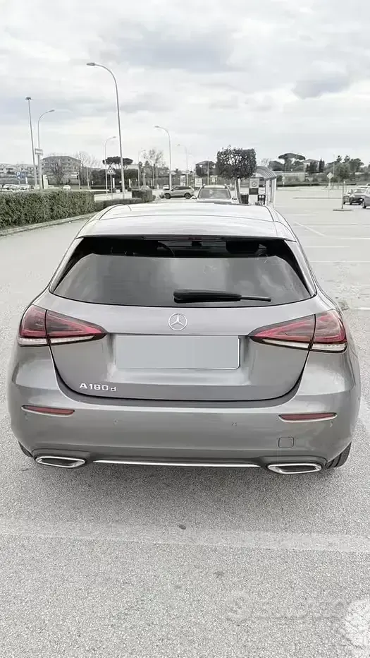 Usata Mercedes 180 116 CV (85 kW) 2020 Grigio Berlina