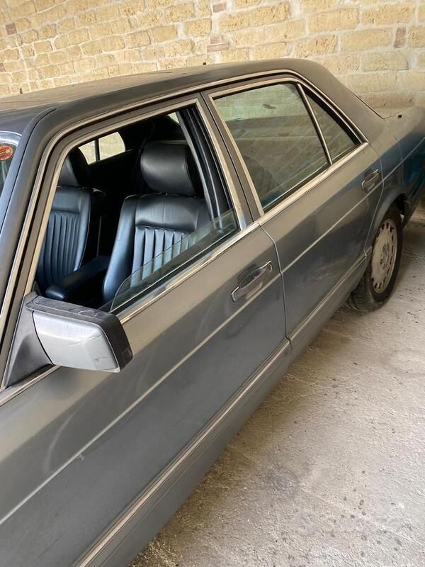Usata Mercedes E300 1988 Grigio Berlina