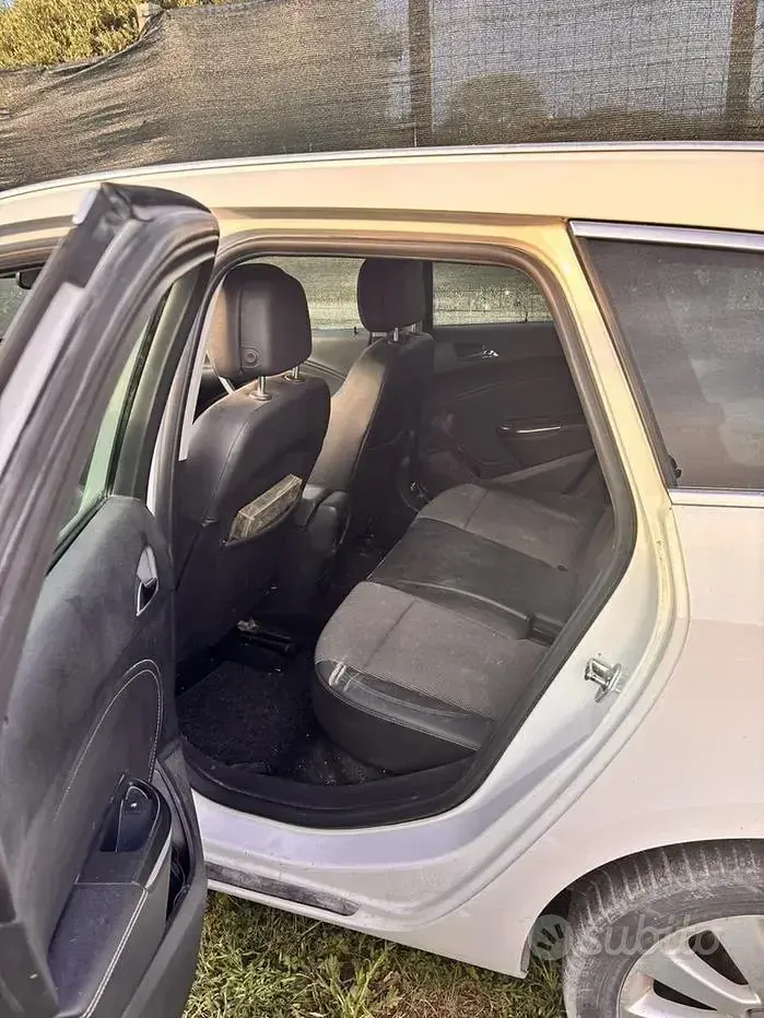 Usata Opel Astra Sport 110 CV (80 kW) 2011 Bianco Station wagon