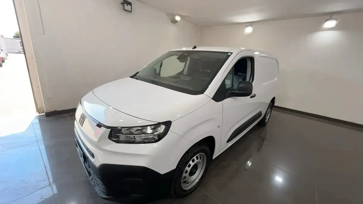 Nuova Fiat Doblò 102 CV (75 kW) 2026 549  bianco pastello Monovolume