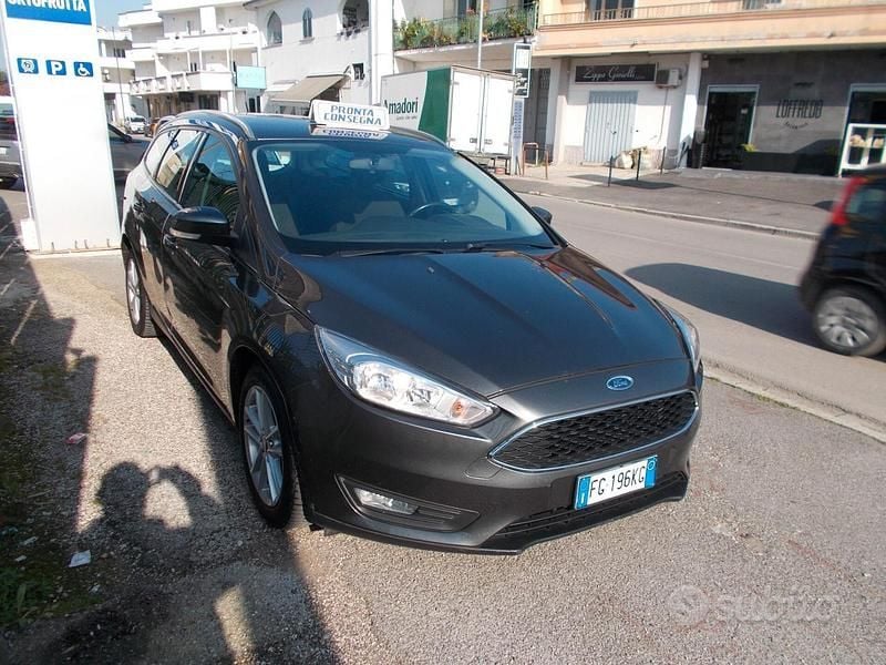 Usata Ford Focus Titanium 120 CV (88 kW) 2016 Grigio Station wagon