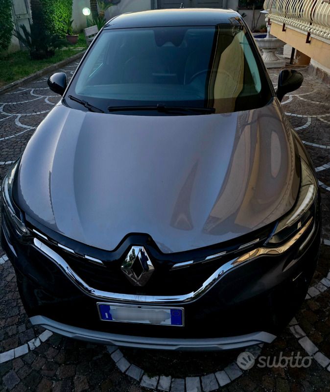 Usata Renault Captur Techno 101 CV (74 kW) 2023 Grigio SUV