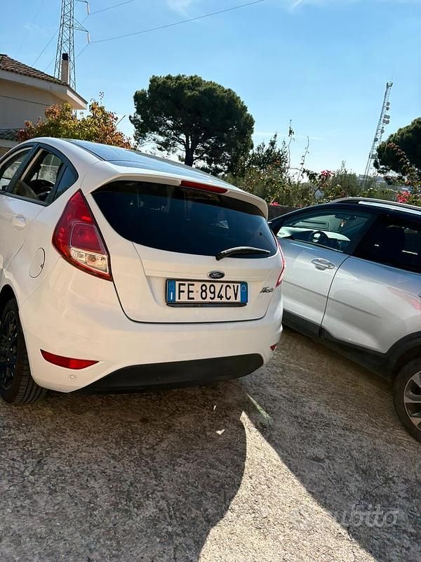 Usata Ford Fiesta 75 CV (55 kW) 2016 Berlina