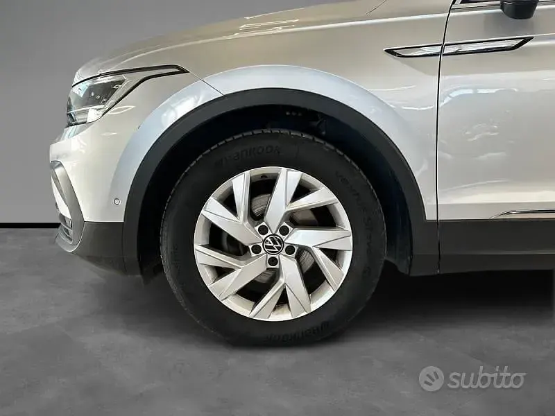 Begagnad VW Tiguan Elegance 150 HK (110 kW) 2022 Grå SUV