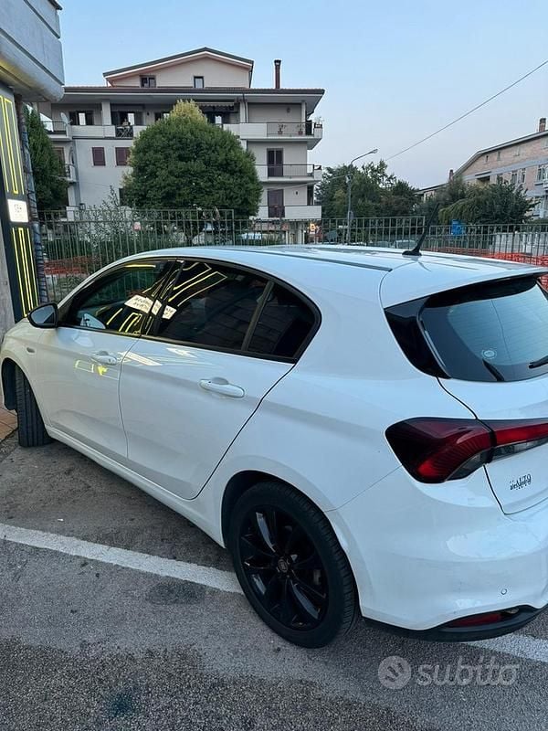 Usata Fiat Tipo 120 CV (88 kW) 2018 Bianco Berlina