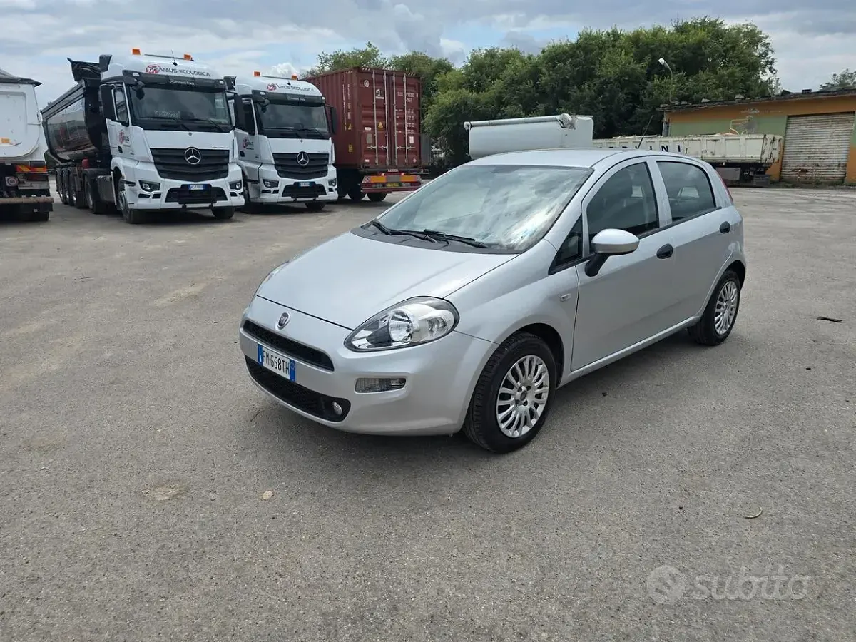 Usata Fiat Punto Street 69 CV (50 kW) 2017 Grigio Utilitaria