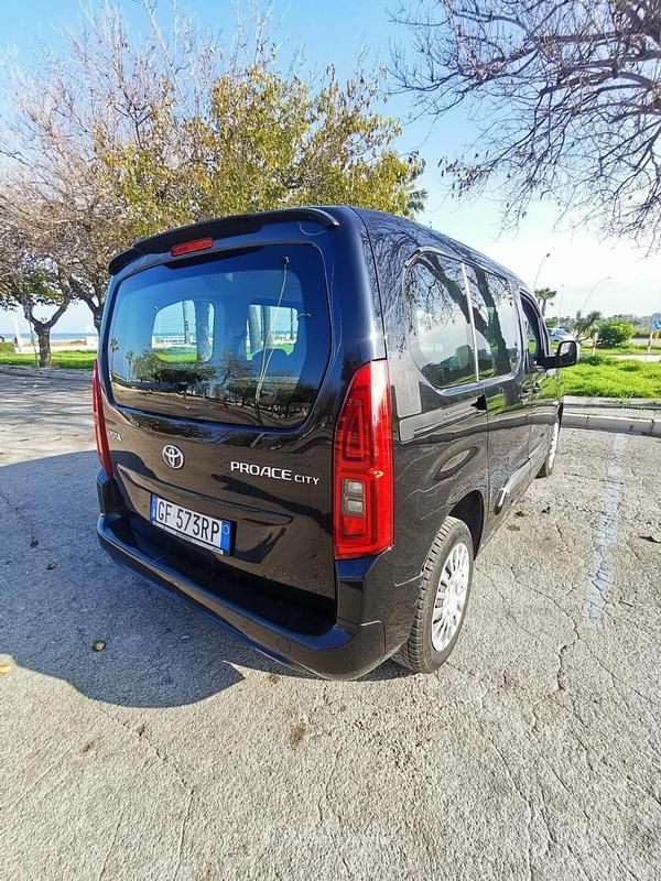 Usata Toyota Proace City 102 CV (75 kW) 2021 Nero Monovolume
