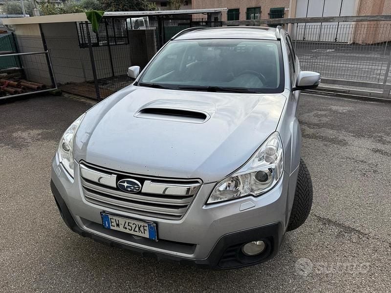Grigio Usata 2014 Subaru Outback Comfort Berlina | 5000 € (Buon prezzo) - Immagine 1/4