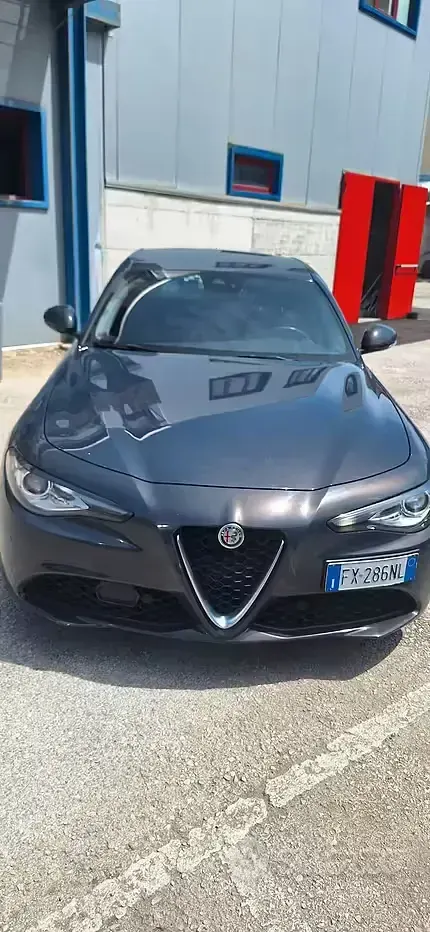 Usata Alfa Romeo Giulia 136 CV (100 kW) 2019 Grigio Berlina