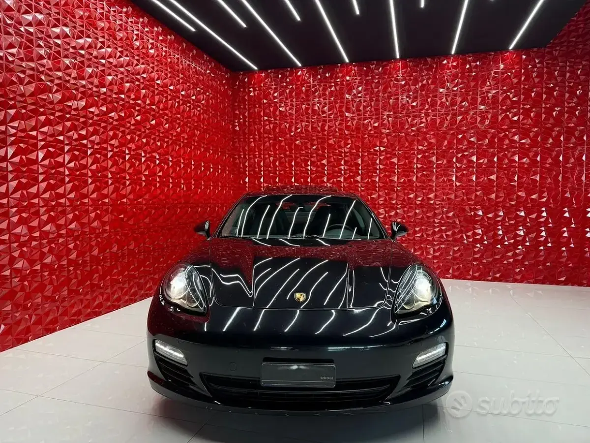 Usata Porsche Panamera Platinum Edition 250 CV (183 kW) 2012 Nero Utilitaria