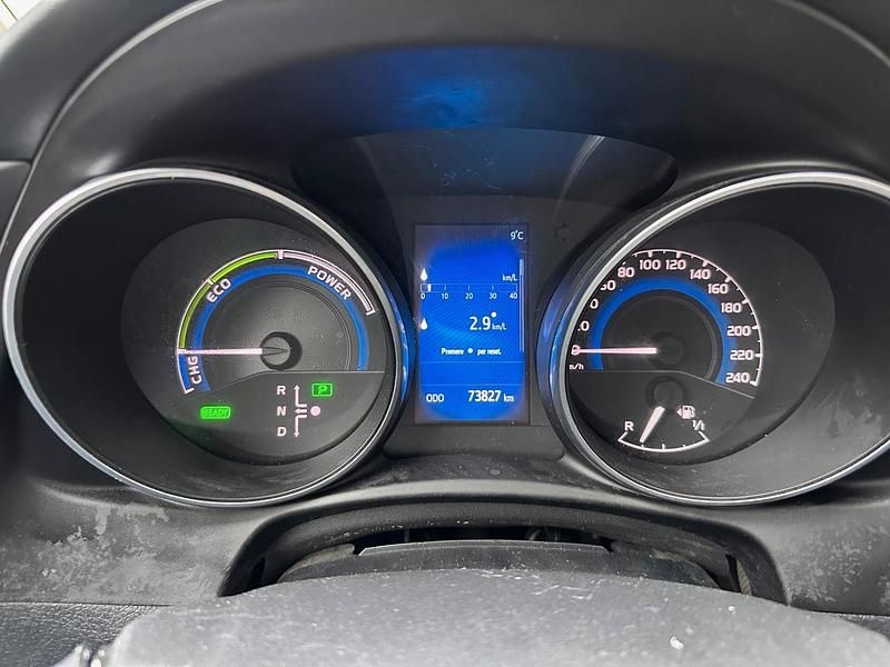 Usata Toyota Auris Hybrid Lounge 99 CV (72 kW) 2016 Bianco Berlina