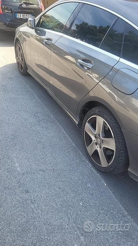 Grigio Usata 2016 Mercedes CLA180 Tre volumi | 9000 € (Super prezzo) - Immagine 1/4