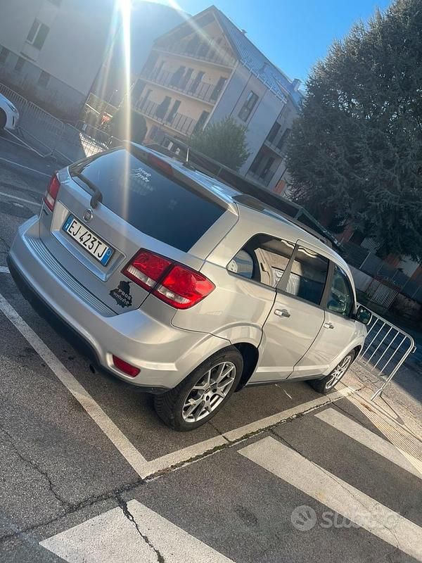 Usata Fiat Freemont 140 CV (102 kW) 2011 Grigio SUV