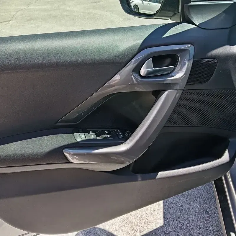 Usata Peugeot 2008 Allure 99 CV (72 kW) 2017 Grigio SUV