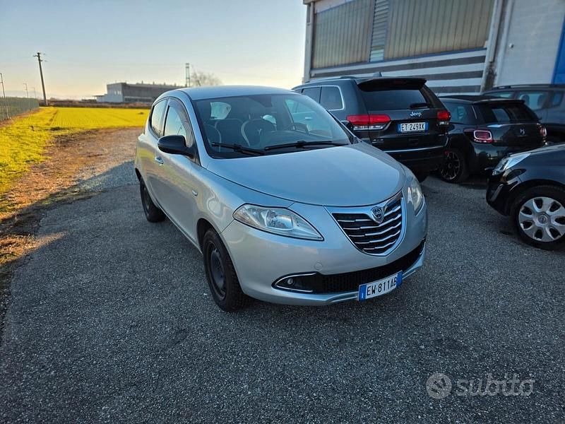 Usata Lancia Ypsilon Silver 85 CV (62 kW) 2014 Grigio Utilitaria