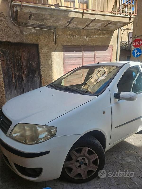 Usata Fiat Punto 80 CV (58 kW) 2006 Bianco Utilitaria