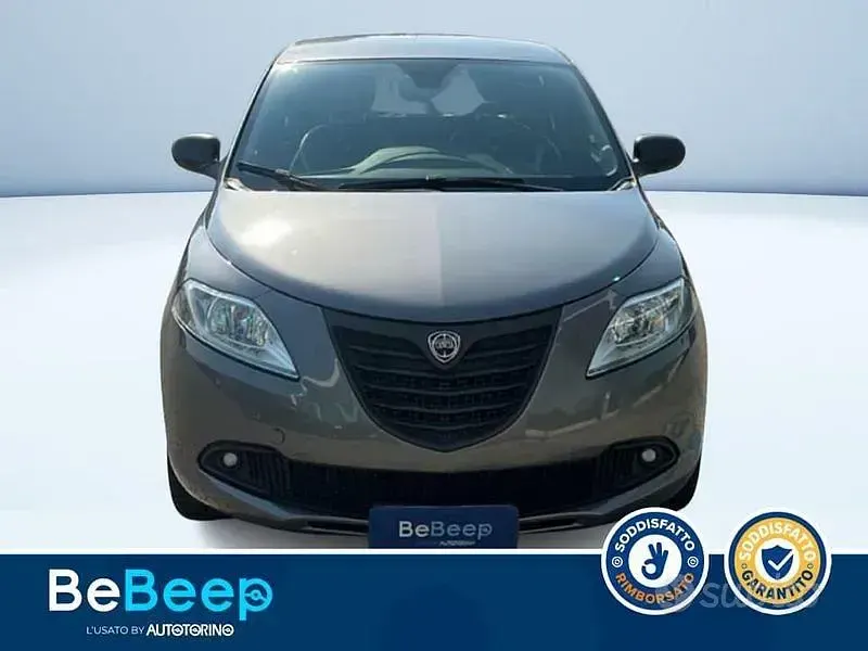 Usata Lancia Ypsilon 69 CV (50 kW) 2015 Bronzo metallizzato Utilitaria