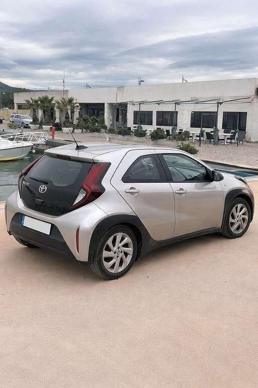 Usata Toyota Aygo X 72 CV (52 kW) 2022 Grigio SUV