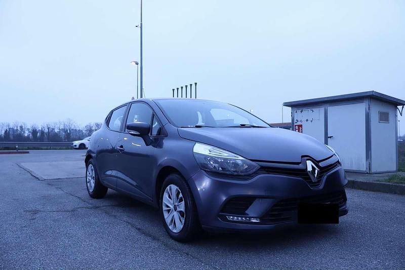 Usata Renault Clio IV Life 75 CV (55 kW) 2017 Grigio Berlina