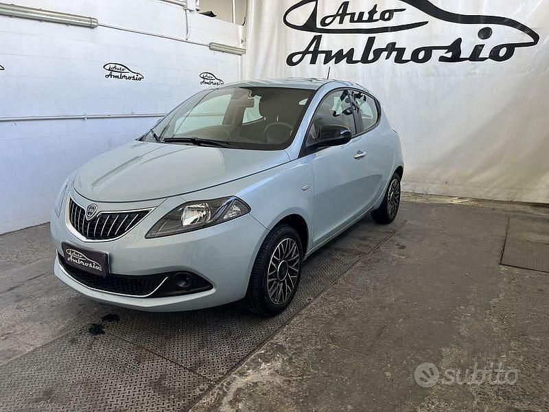 Usata Lancia Ypsilon Gold 69 CV (50 kW) 2024 Blu Utilitaria