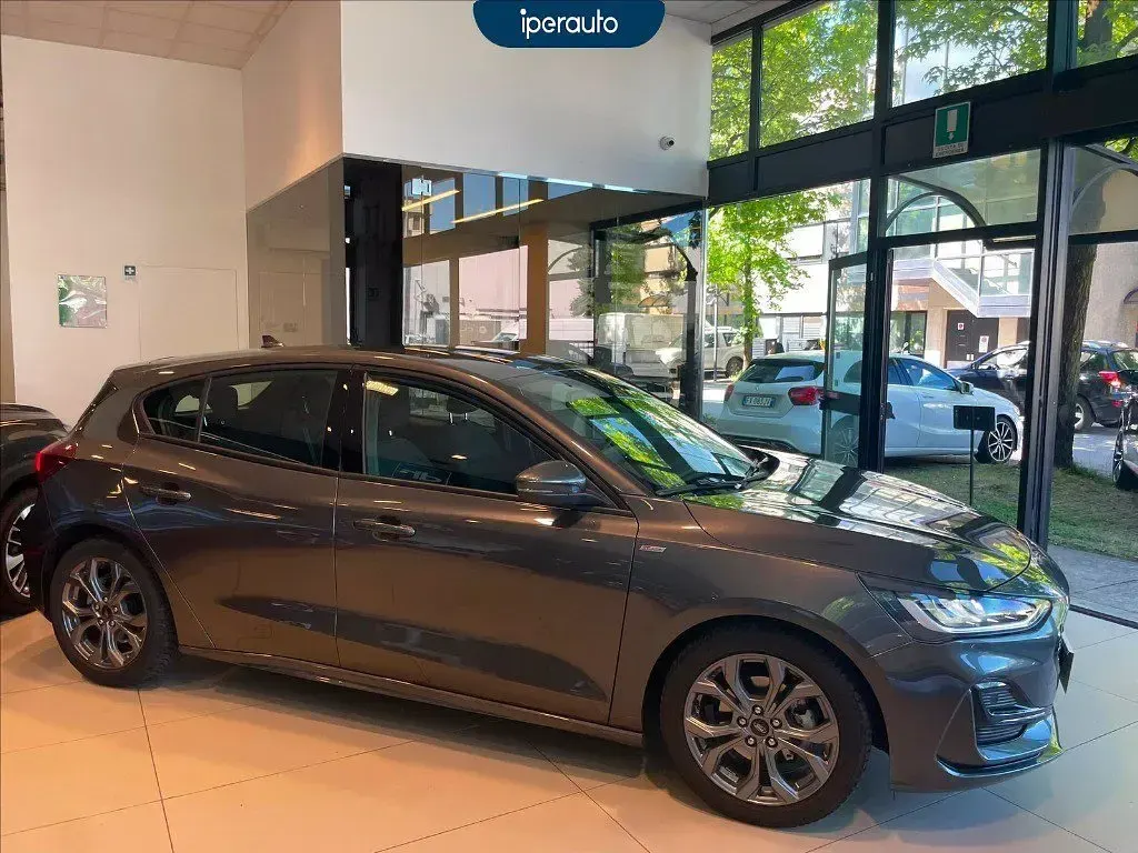 Usata Ford Focus ST-Line 120 CV (88 kW) 2022 Grigio Berlina
