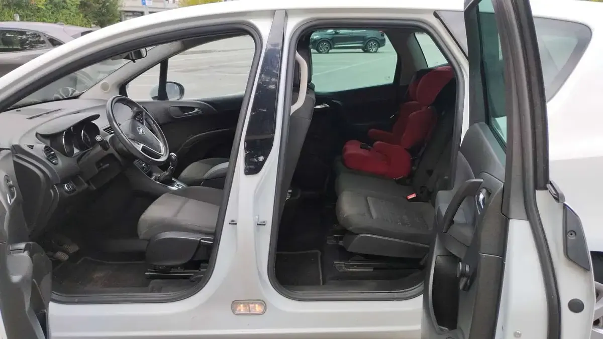 Usata Opel Meriva Cosmo 101 CV (74 kW) 2013 Bianco Monovolume
