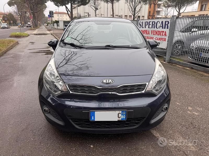 Grigio Usata 2014 Kia Rio Berlina | 5500 € (Ottimo prezzo) - Immagine 1/4