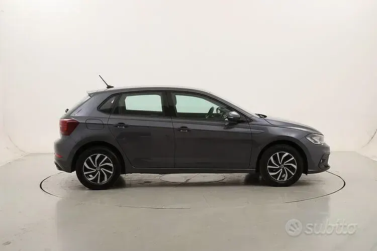 Usata VW Polo Life 95 CV (69 kW) 2022 Grigio Utilitaria