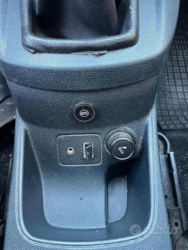 Usata Ford Fiesta 95 CV (69 kW) 2009 Utilitaria