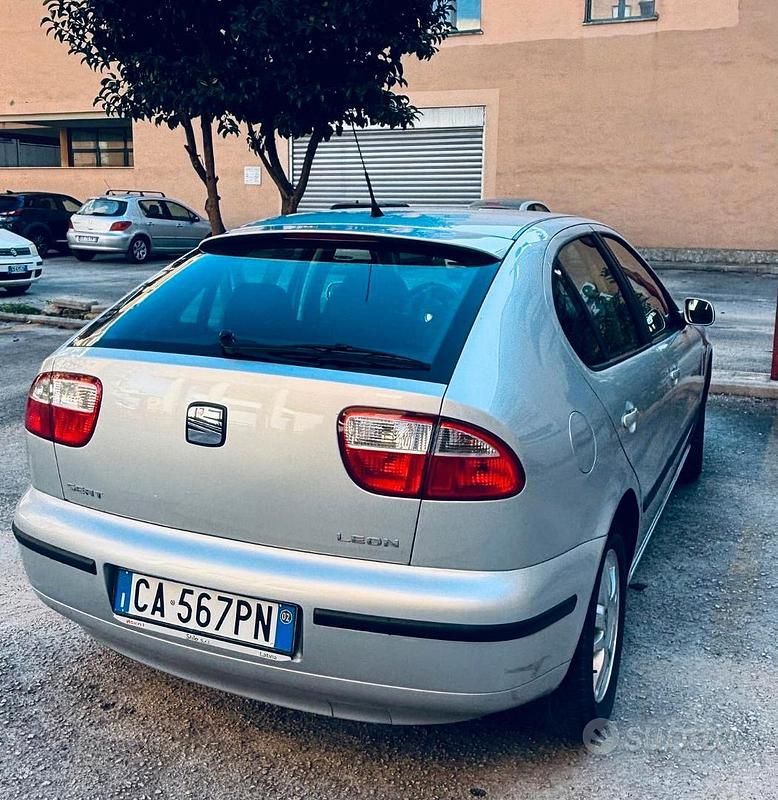 Usata Seat Leon 105 CV (77 kW) 2002 Grigio Berlina