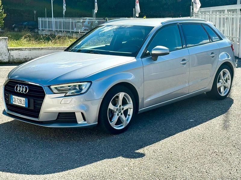 Usata Audi A3 Sport 116 CV (85 kW) 2019 Argento Berlina