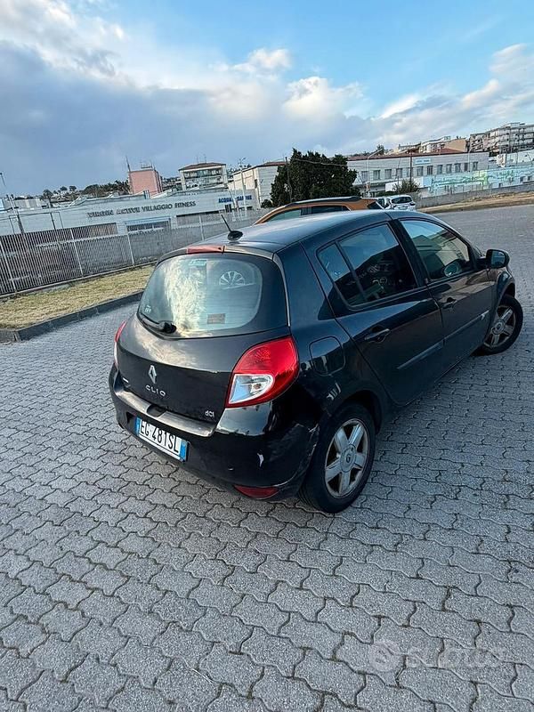 Usado Renault Clio II Dynamique 105 CV (77 kW) 2011 Negro Berlina