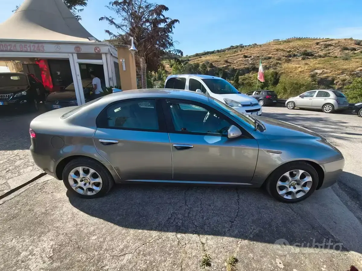 Usata Alfa Romeo 159 150 CV (110 kW) 2006 Grigio Berlina