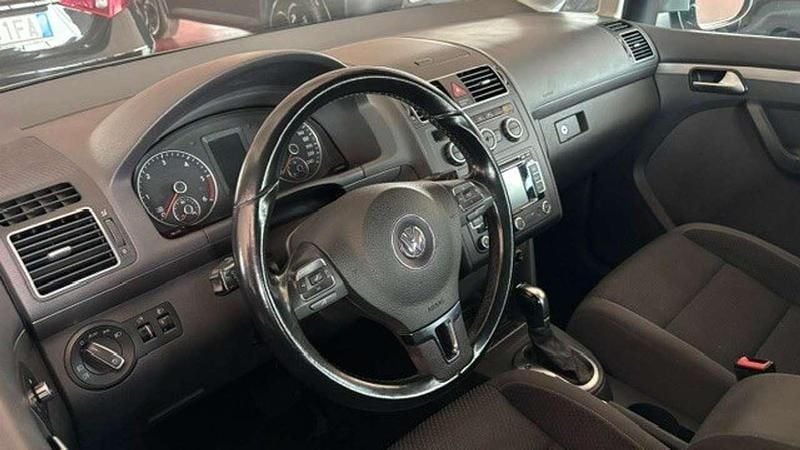 Begagnad VW Touran Comfortline 105 HK (77 kW) 2015 Grå Minibuss