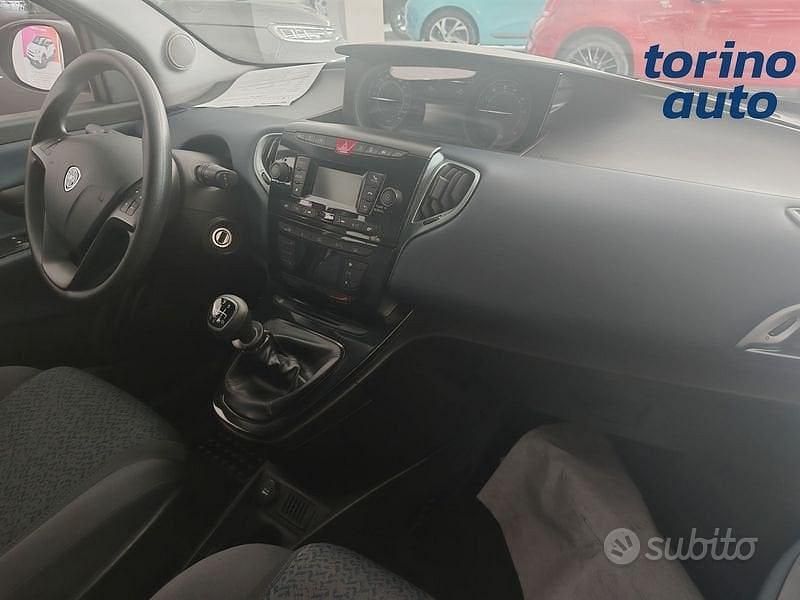 Usata Lancia Ypsilon Gold 69 CV (50 kW) 2024 Grigio Utilitaria