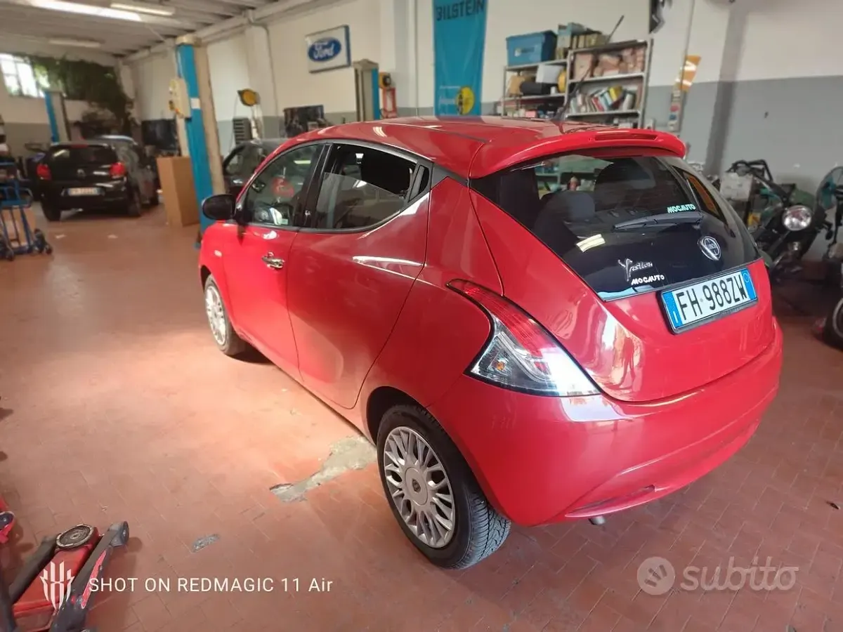 Usata Lancia Ypsilon 69 CV (50 kW) 2017 Rosso Utilitaria