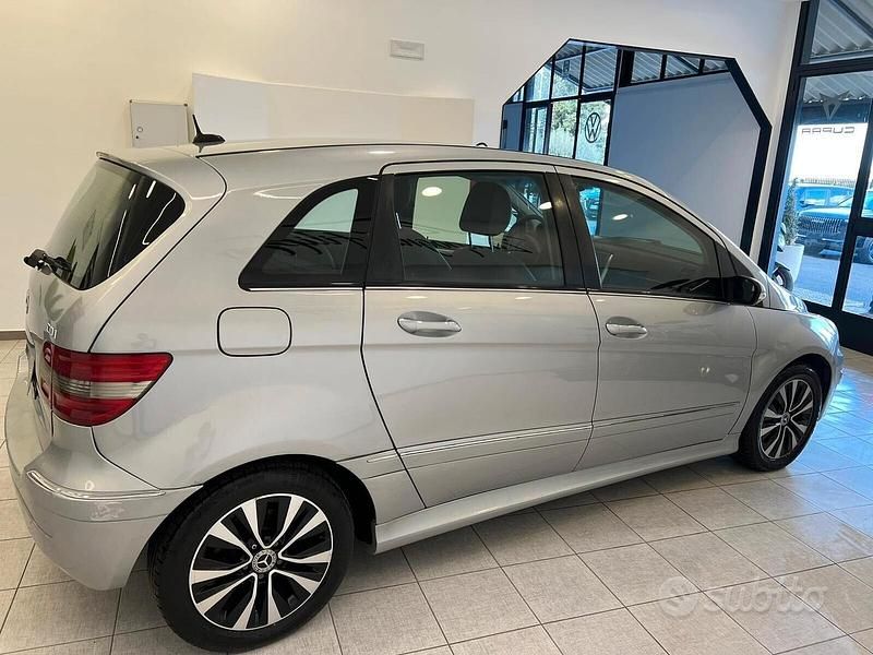 Usata Mercedes B180 110 CV (80 kW) 2008 Grigio Monovolume