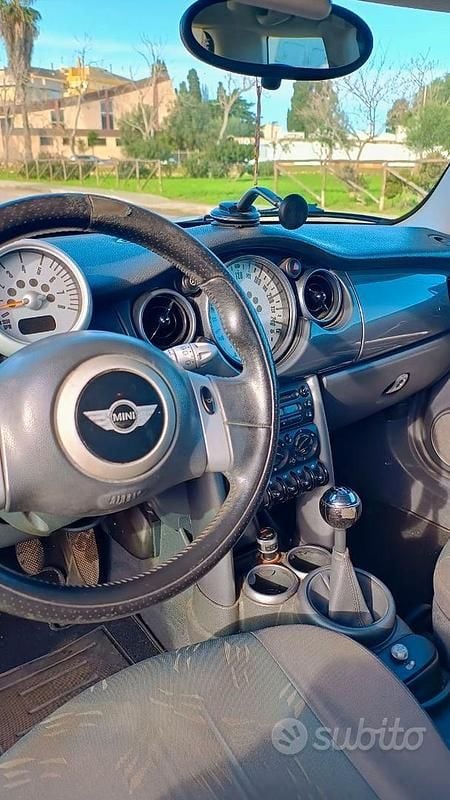 Usata Mini ONE 90 CV (66 kW) 2004 Grigio Utilitaria