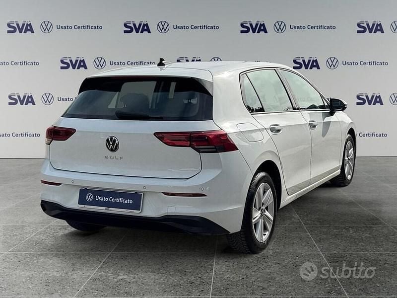 Usata VW Golf VIII Life 116 CV (85 kW) 2023 Bianco Berlina