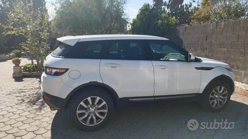 Bianco Usata 2012 Land Rover Range Rover evoque SUV | 12.900 € (Cara) - Immagine 1/4